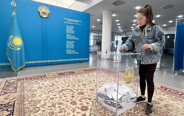 Qazaxıstanda referendum baş tutmuş sayılıb