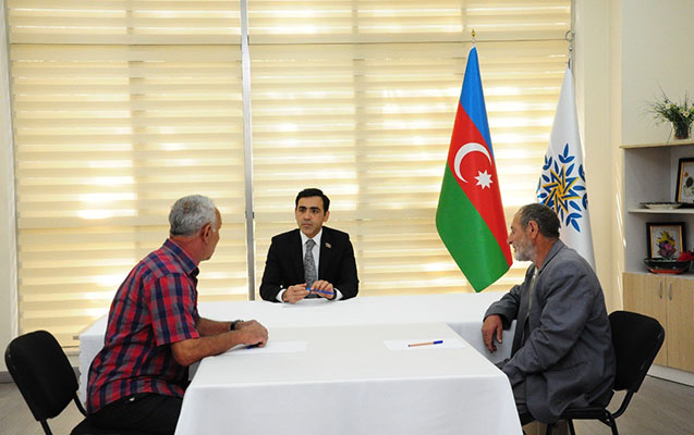 deputat-naftalanda-vetendaslari-qebul-etdi