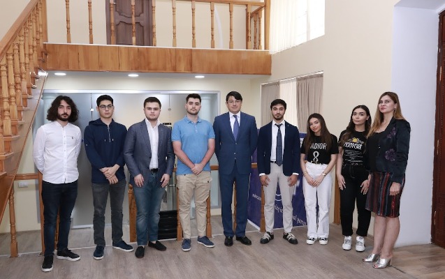 britaniyada-tehsil-alan-genclerimiz-diaspor-komitesinde-olub