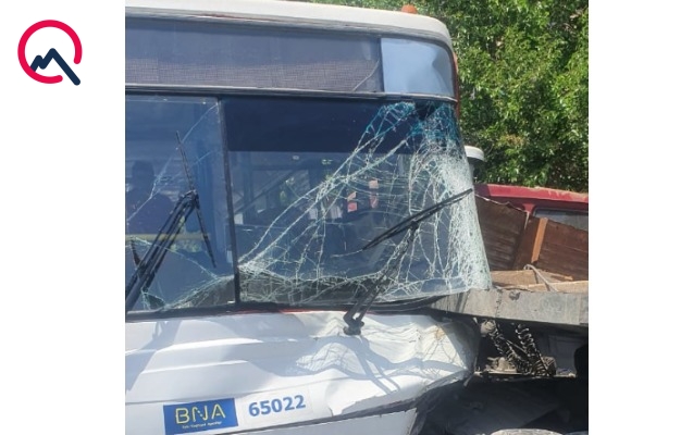 bakida-marsrut-avtobusu-qeza-toretdi-xesaret-alanlar-var