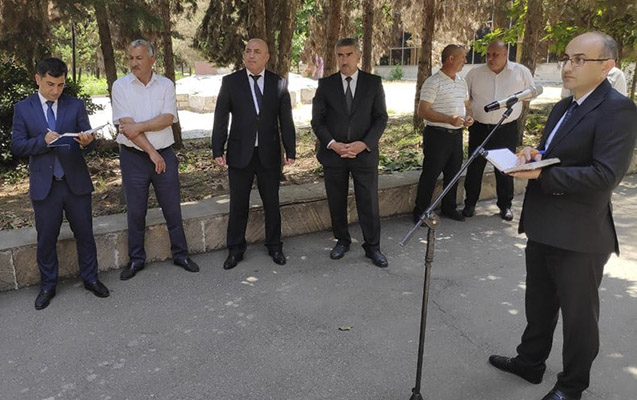 aciq-mikrofon-bu-defe-ucarda