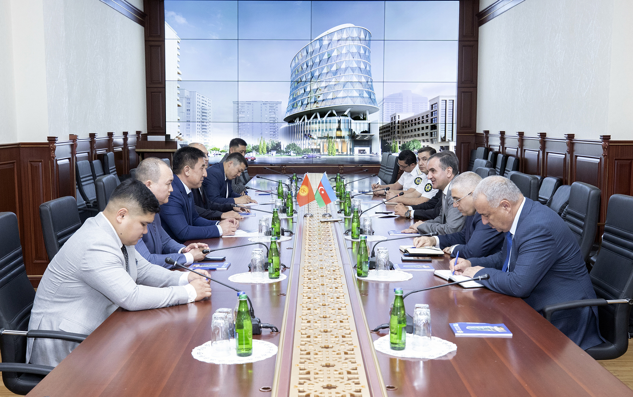 dgk-de-qirgizistan-numayende-heyeti-ile-gorus-kecirilib