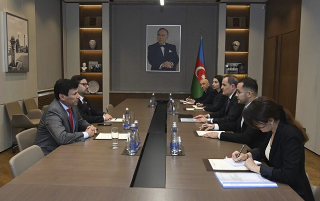 ceyhun-bayramovun-paraqvay-parlamentinin-numayende-heyeti-ile-gorusdu