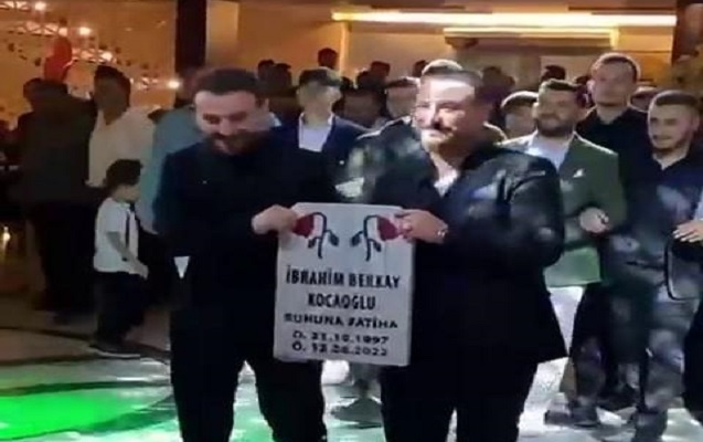 dostlari-beye-toy-gunu-basdasi-hediyye-etdiler