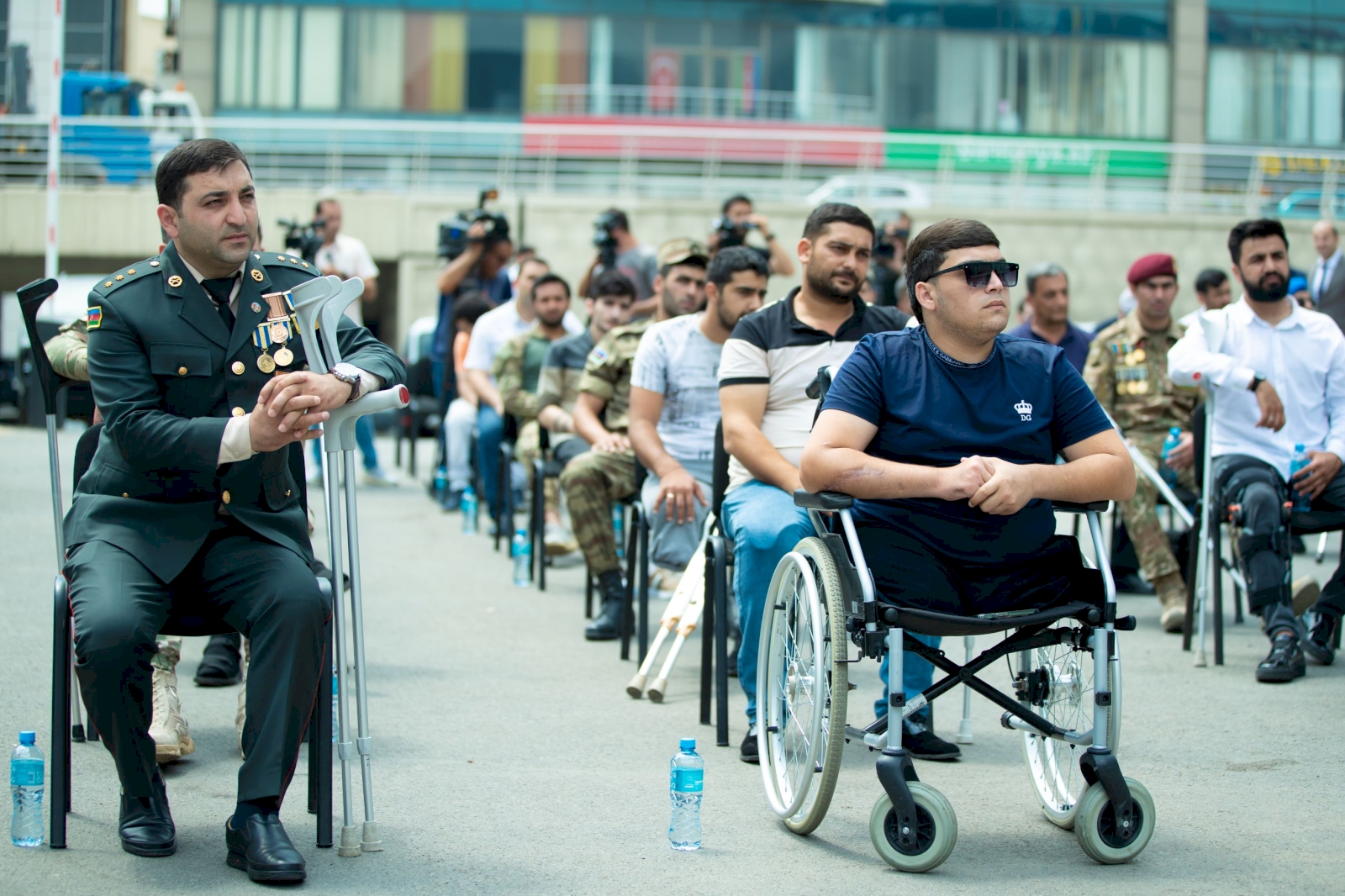 Инвалид войны 1 группы. Старик инвалид войны на коляске. Люди инвалиды фото.