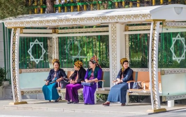 turkmenistanda-kosmetik-vasitelerden-istifade-qadaga-olunur