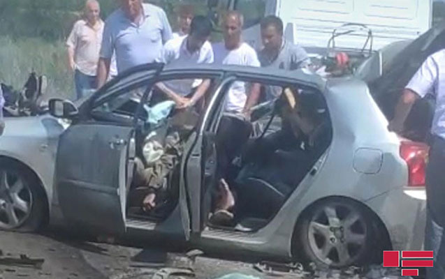 “Toyota” “Azpetrol”un yük maşınına çırpıldı - İki hərbçi yaralandı