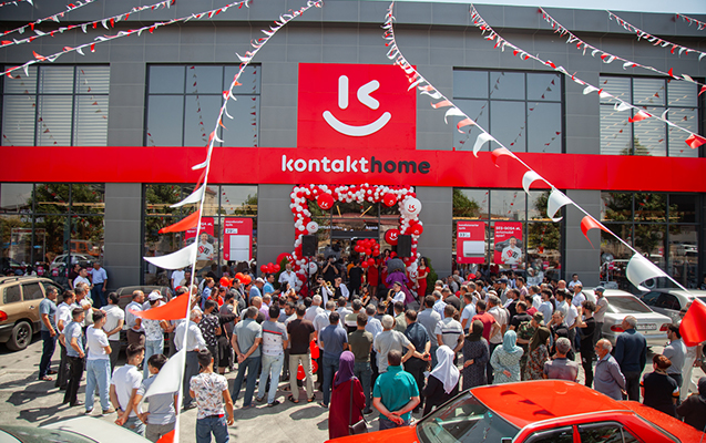 kontakt-celilabadda-ilk-magazasini-acdi