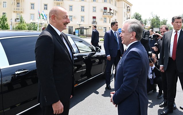 ilham-eliyev-savkat-mirziyoyevin-fuzulide-mekteb-tikdirmesinden-danisdi