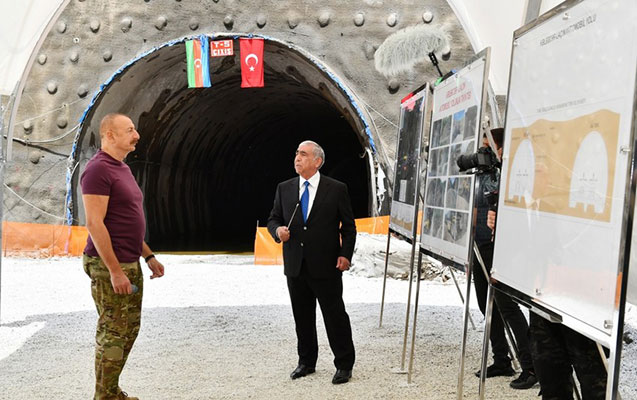 Dövlət başçısı Toğanalı-Kəlbəcər yolunda tunelin tikintisi ilə tanış oldu