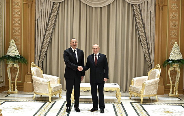 İlham Əliyev Aşqabadda Putinlə görüşdü