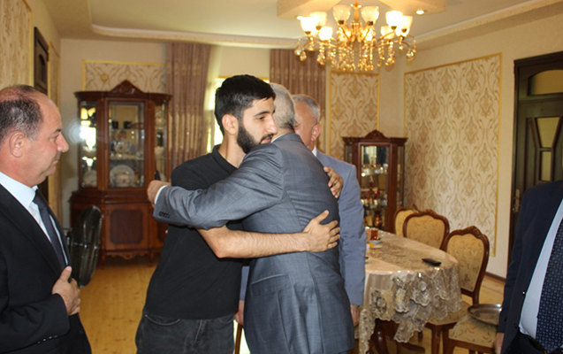 icra-bascisi-tovuz-doyuslerinde-yaralanan-qazi-ile-gorusub