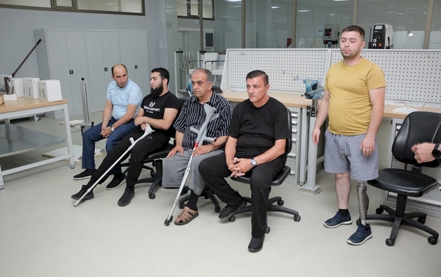 daha-bir-qrup-qazi-yuksek-texnologiyali-protezlerle-temin-edildi