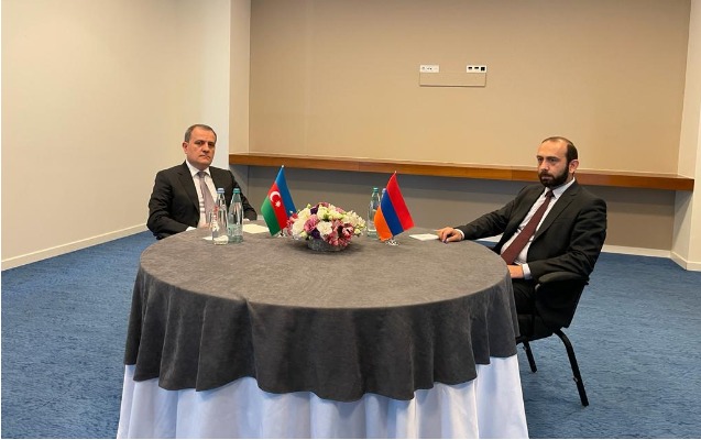 Ceyhun Bayramovla Mirzoyan arasında görüş başladı