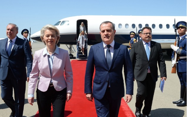 ursula-fon-der-lyayen-azerbaycanda-seferdedir