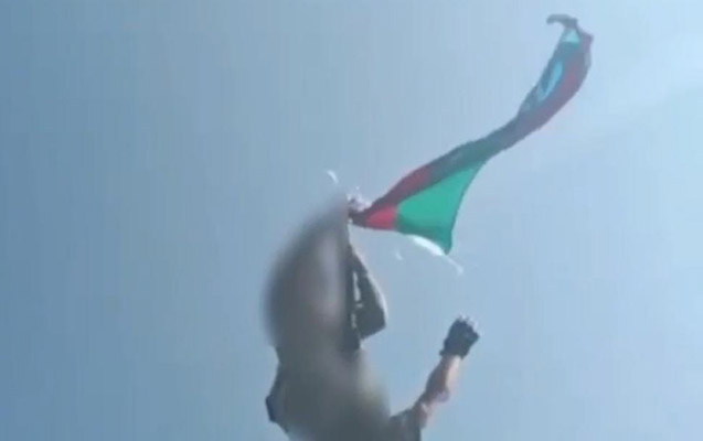 На горе Буздух поднят флаг Азербайджана