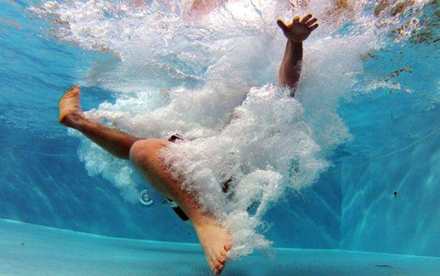 В Баку мужчина утонул в бассейне