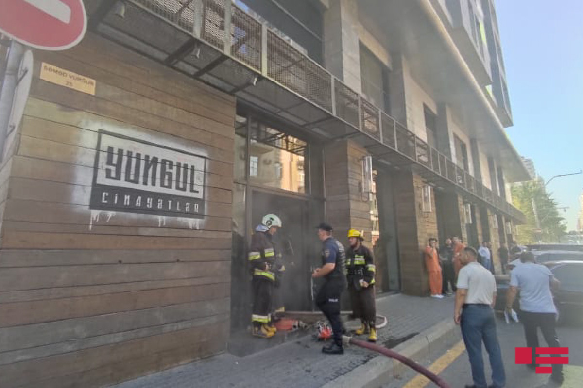 В центре Баку горит ресторан