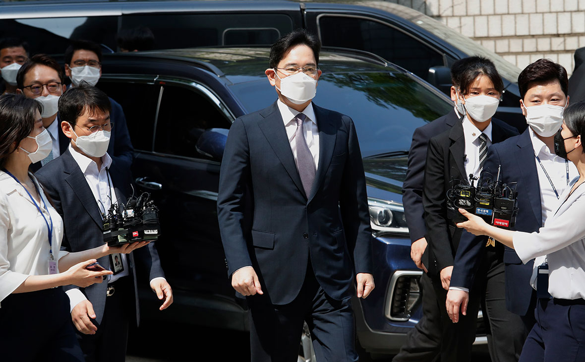Президент Южной Кореи помиловал президента Samsung