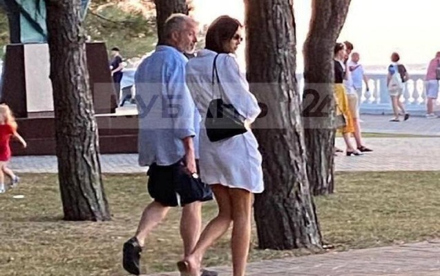 55 yaşlı Abramoviç gənc xanımla görüntüləndi — Foto