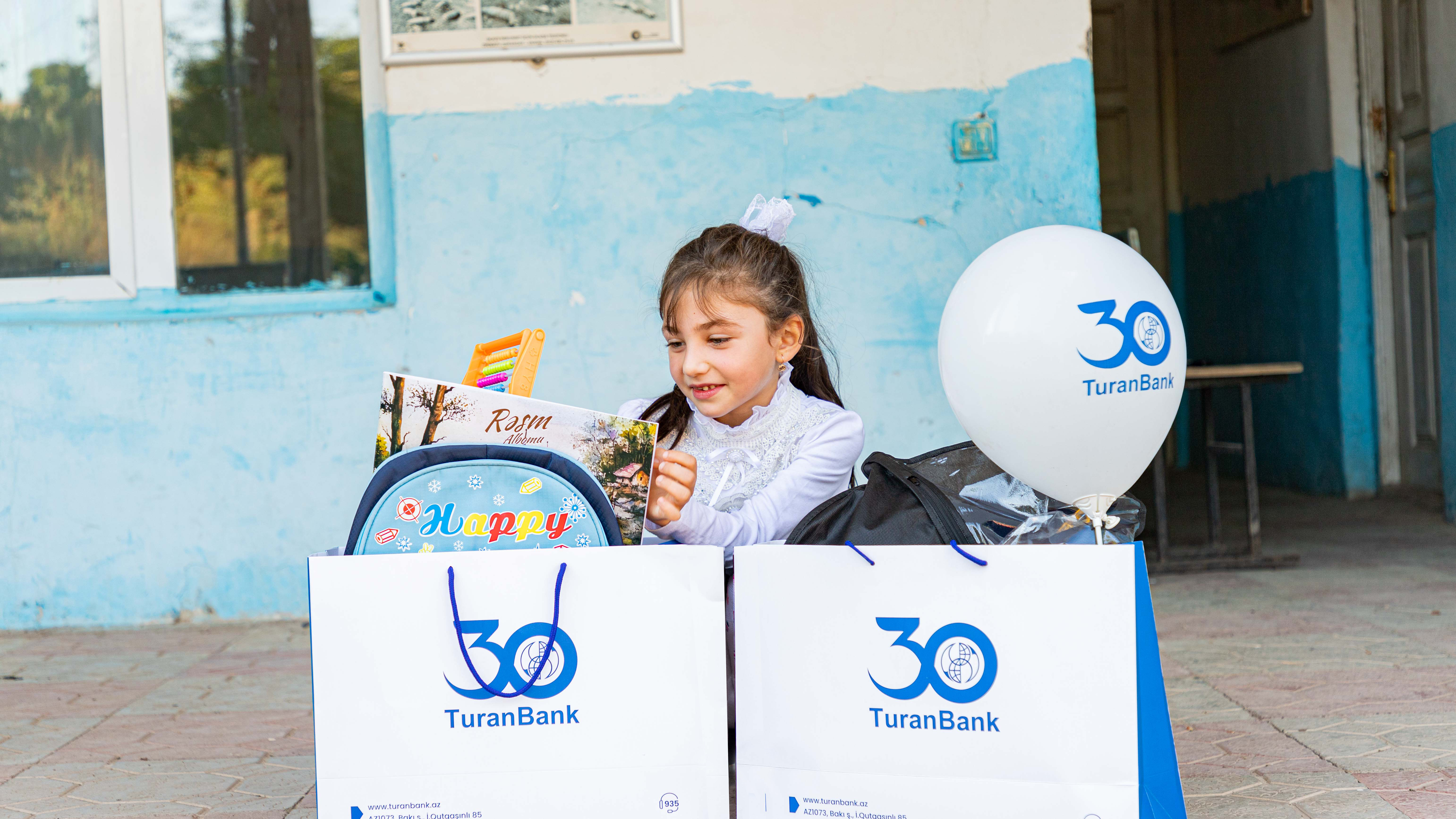 TuranBank “ASAN Məktub”la birgə məktəblilərin arzularını gerçəkləşdirib - FOTOLAR