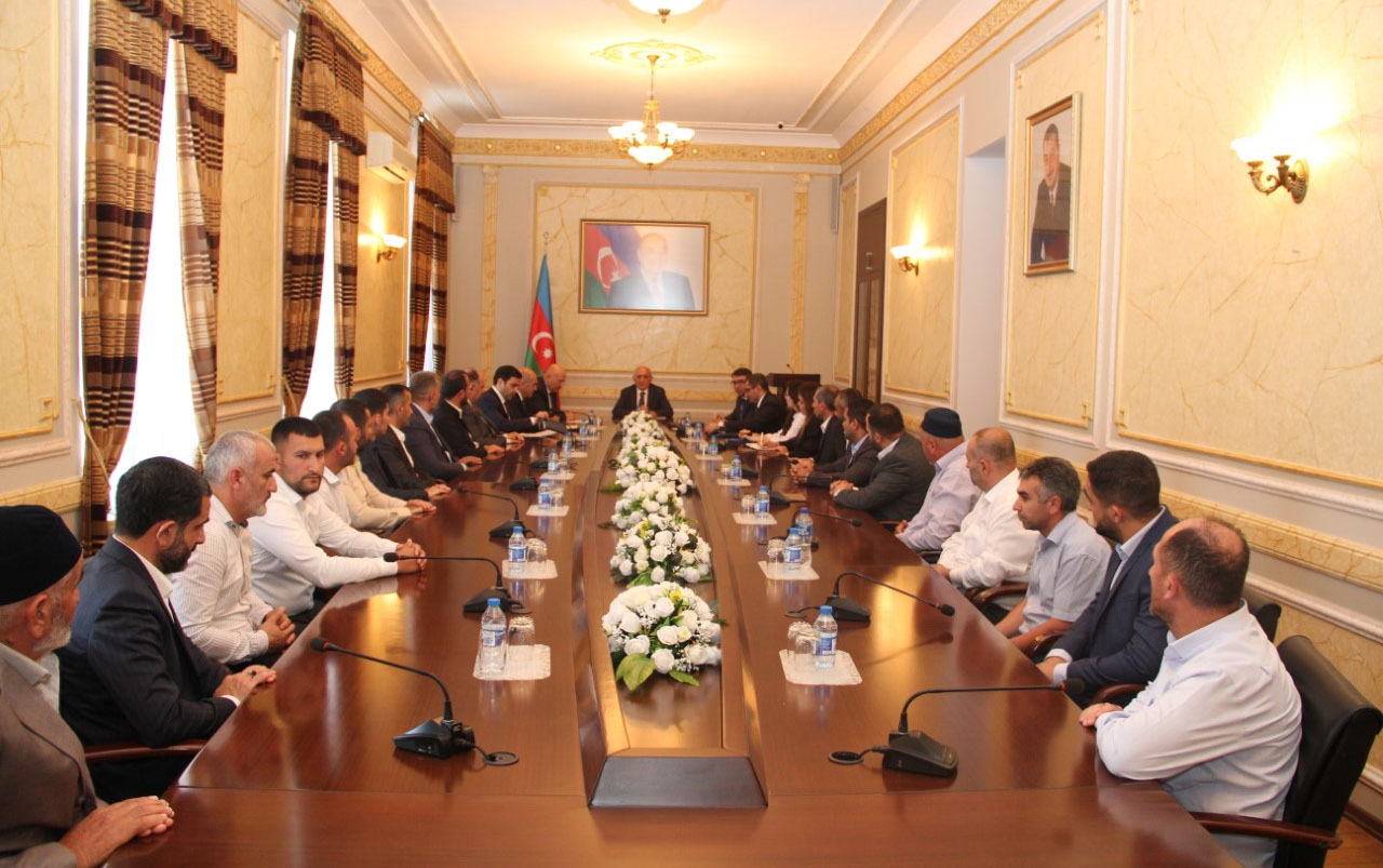 dini-ibadet-yerlerine-teyin-edilmis-sexslerin-adlari-aciqlandi