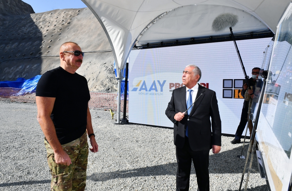 Prezident Kəlbəcər-Laçın yolunda yeni inşa edilən tunellə tanış oldu - Fotolar