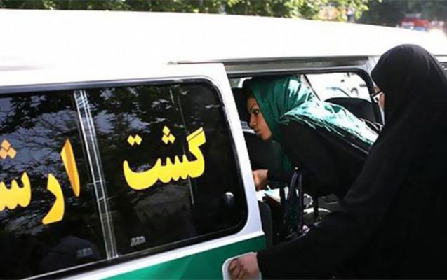 Иранская полиция выстрелила в женщину