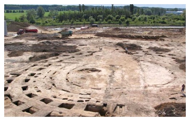 В Праге откопали круг из камней старше Стоунхенджа