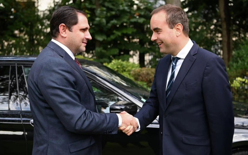 Главы МО Франции и Армении провели встречу