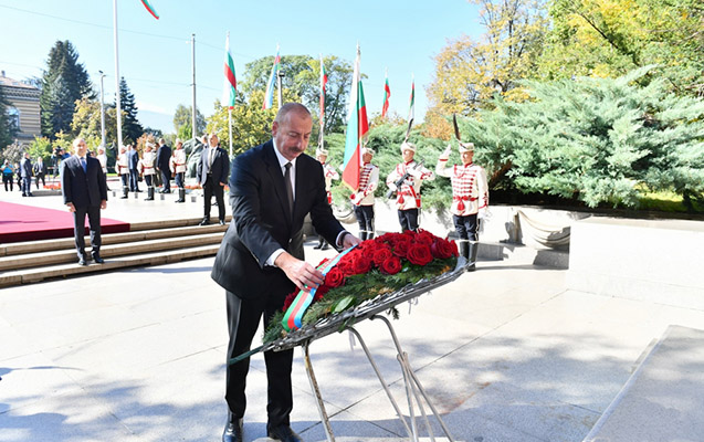 Президент посетил могилу Неизвестного солдата в Софии