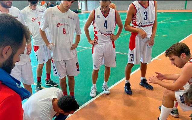 Məşhur futbolçu basketbol klubu ilə anlaşdı