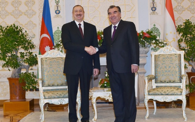 Ильхам Алиев поздравил Эмомали Рахмона