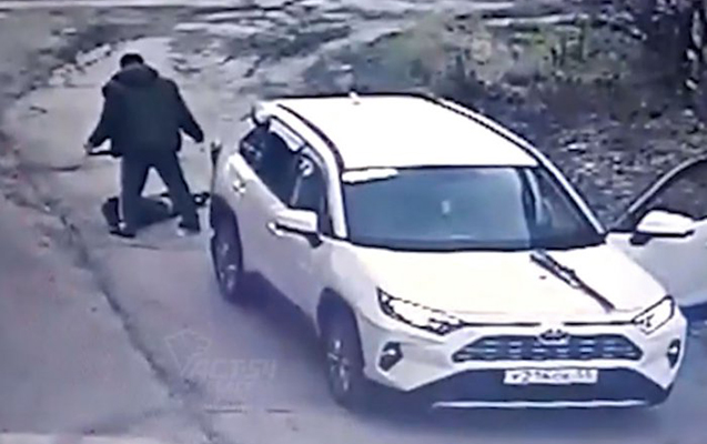 Rusiyalı deputat azyaşlını maşınla vurub qaçdı - Video
