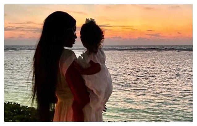 Наоми Кэмпбелл  с дочерью на отдыхе на Мальдивах
