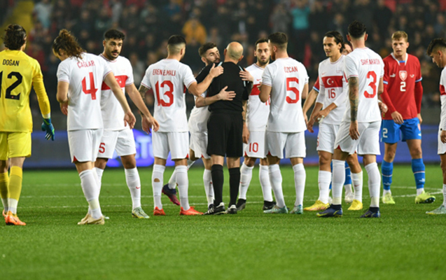 Cüneyt Çakır hakimlik karyerasını başa vurdu — Fotolar