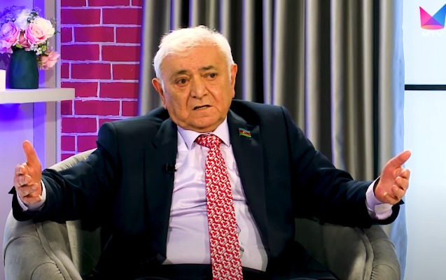 evde-xaniminin-sozune-qulaq-asmayan-ortada-qalar