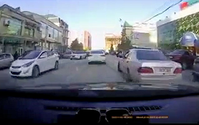 В Баку перевернулся автомобиль, ехавший со скоростью 12 км/ч
