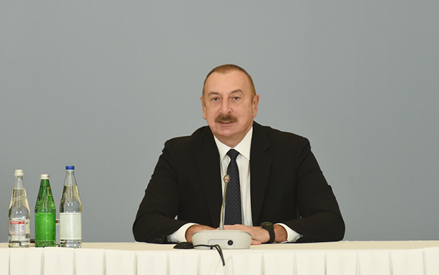 Президент принимает участие в международной конференции в Баку