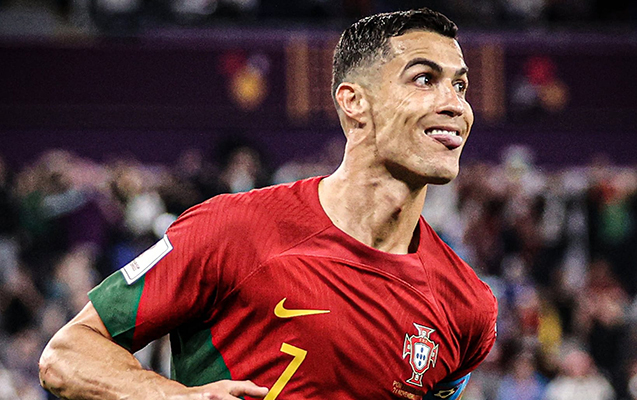 Ronaldo Portuqaliyanın DÇ-də qol vuran ən gənc və ən yaşlı futbolçusudur