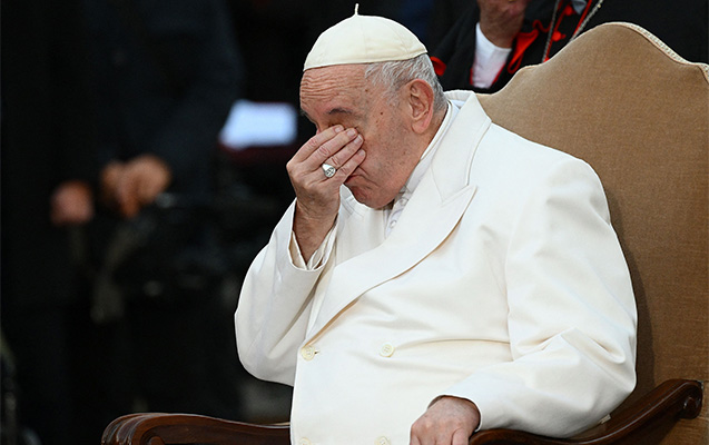 Papa Ukrayna hadisələrindən danışarkən ağladı