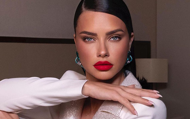 adriana-lima-ilk-defe-oglunu-gosterdi