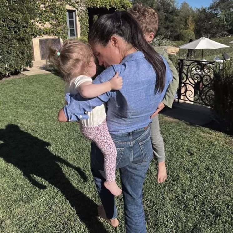 Меган Маркл и принц Гарри показали новые фото детей