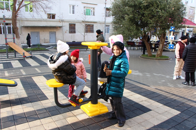 Yevlax şəhərində daha bir həyət abadlaşdırılıb — Fotolar