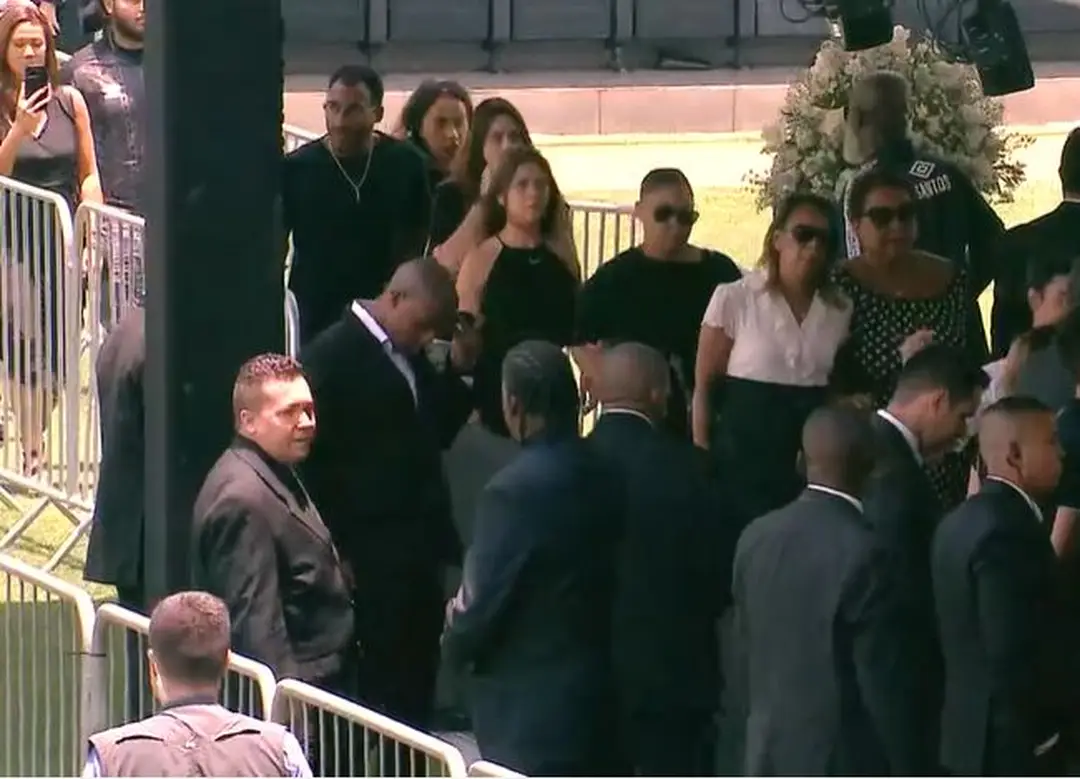 Braziliya Pele ilə belə vidalaşır - Fotolar - YENİLƏNİB 6 Braziliya Pele ilə belə vidalaşır - Fotolar - YENİLƏNİB