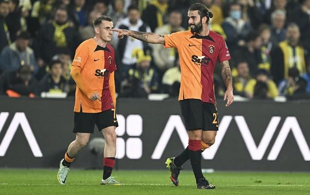 qalatasaray-fenerbaxcani-kadikoyde-darmadagin-etdi