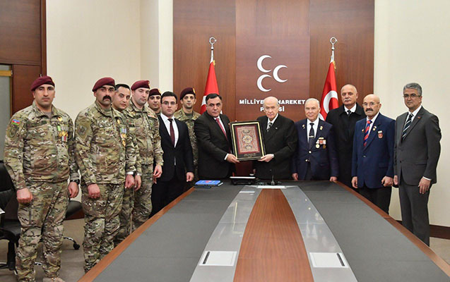dovlet-baxcali-azerbaycanli-qazilere-hediyye-verdi