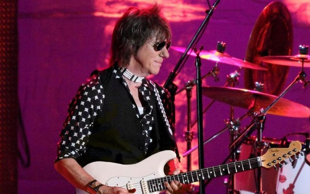 dunyasohretli-gitaraci-vefat-etdi