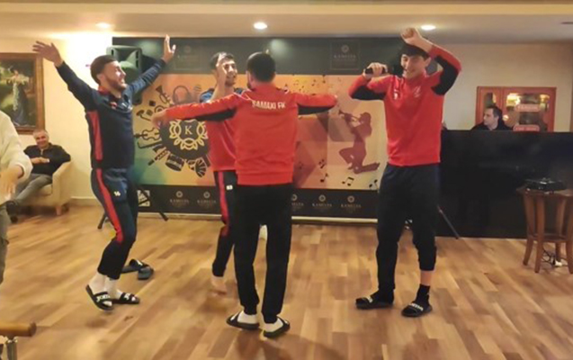 samaxinin-futbolculari-bu-defe-meydanda-yox-restoranda-oynadilar