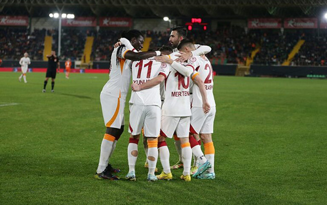 qalatasaray-14-finalda